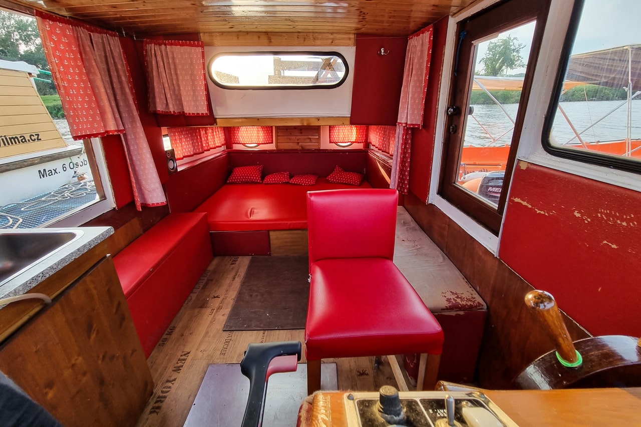 Půjčovna (pronájem) hausbótů na Baťově kanále a řece Moravě