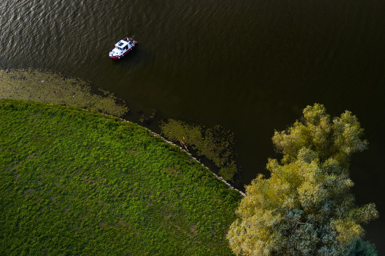 Půjčovna (pronájem) hausbótů na Baťově kanále a řece Moravě