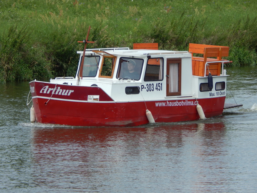 Půjčovna (pronájem) hausbótů na Baťově kanále a řece Moravě