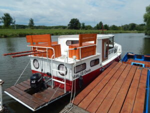 Půjčovna (pronájem) hausbótů na Baťově kanále a řece Moravě