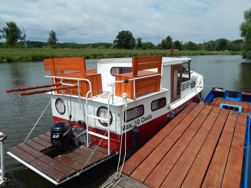 Půjčovna (pronájem) hausbótů na Baťově kanále a řece Moravě