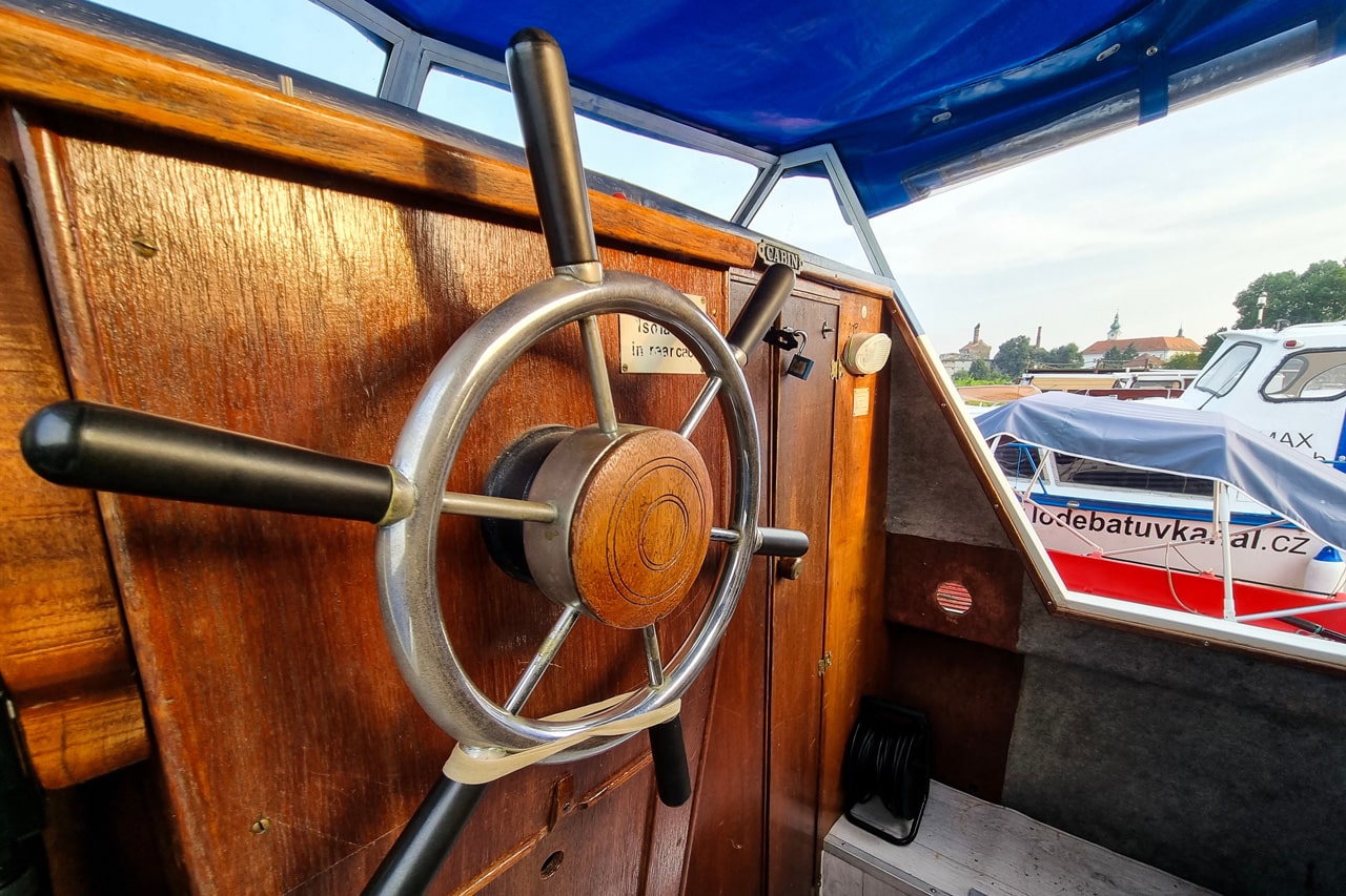 Půjčovna (pronájem) hausbótů na Baťově kanále a řece Moravě