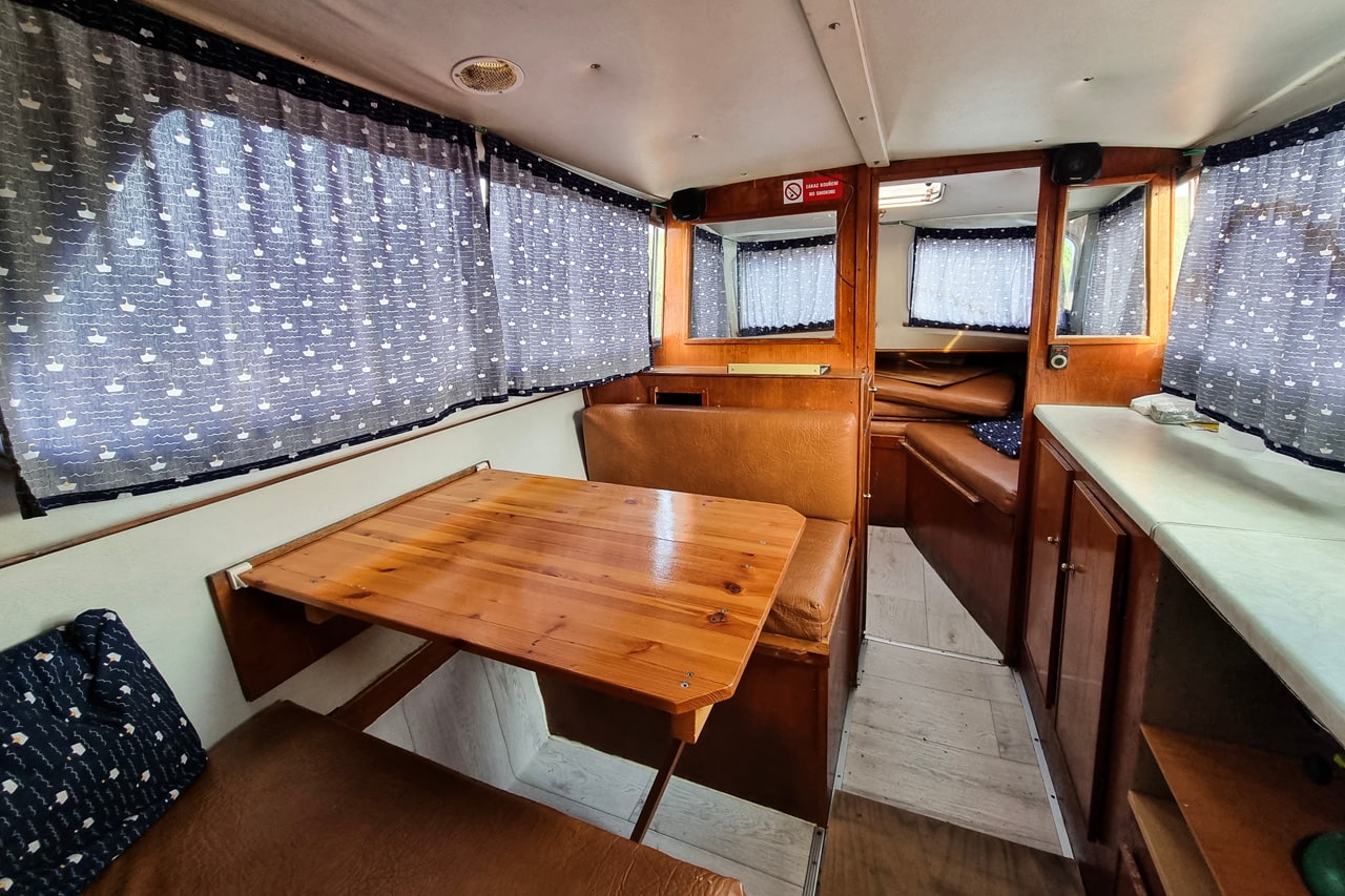 Půjčovna (pronájem) hausbótů na Baťově kanále a řece Moravě