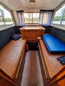 Půjčovna (pronájem) hausbótů na Baťově kanále a řece Moravě