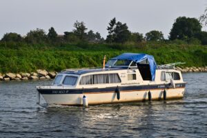 Půjčovna (pronájem) hausbótů na Baťově kanále a řece Moravě