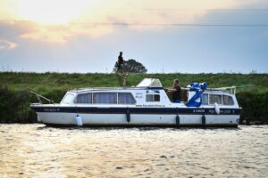 Půjčovna (pronájem) hausbótů na Baťově kanále a řece Moravě