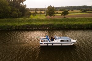 Půjčovna (pronájem) hausbótů na Baťově kanále a řece Moravě