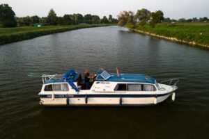 Půjčovna (pronájem) hausbótů na Baťově kanále a řece Moravě