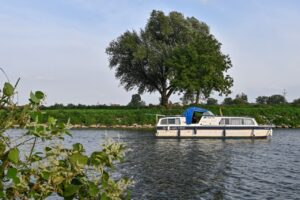 Půjčovna (pronájem) hausbótů na Baťově kanále a řece Moravě