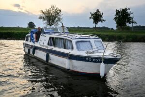 Půjčovna (pronájem) hausbótů na Baťově kanále a řece Moravě