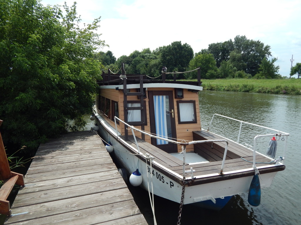 Půjčovna (pronájem) hausbótů na Baťově kanále a řece Moravě