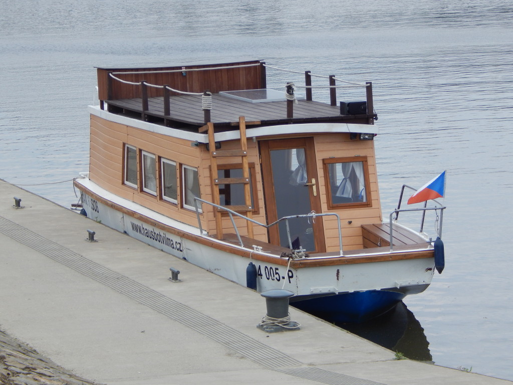 Půjčovna (pronájem) hausbótů na Baťově kanále a řece Moravě