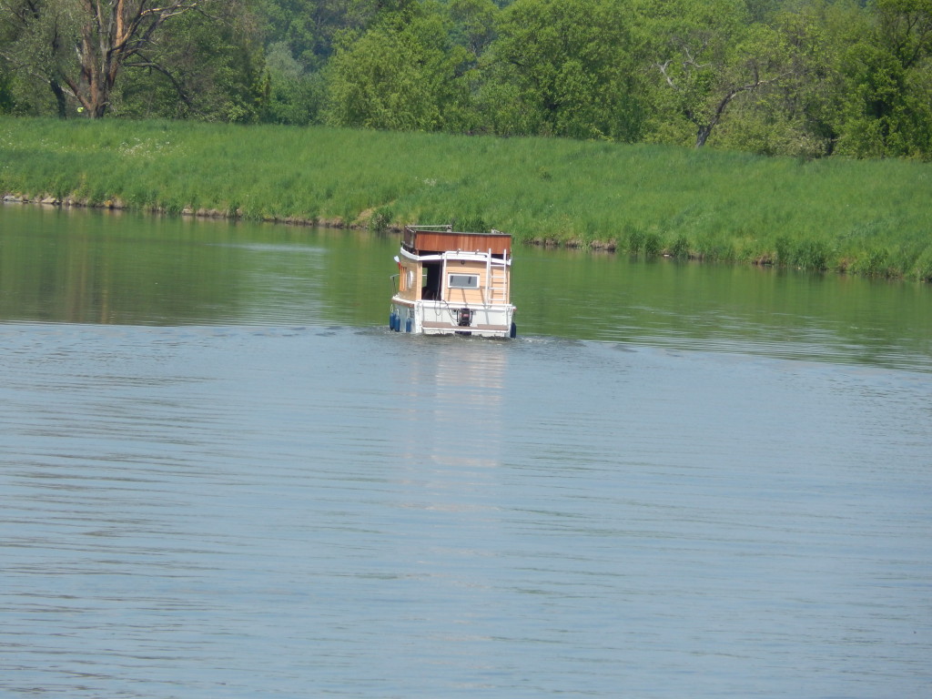 Půjčovna (pronájem) hausbótů na Baťově kanále a řece Moravě