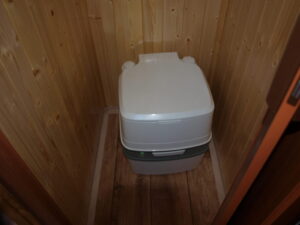 Půjčovna (pronájem) hausbótů na Baťově kanále a řece Moravě