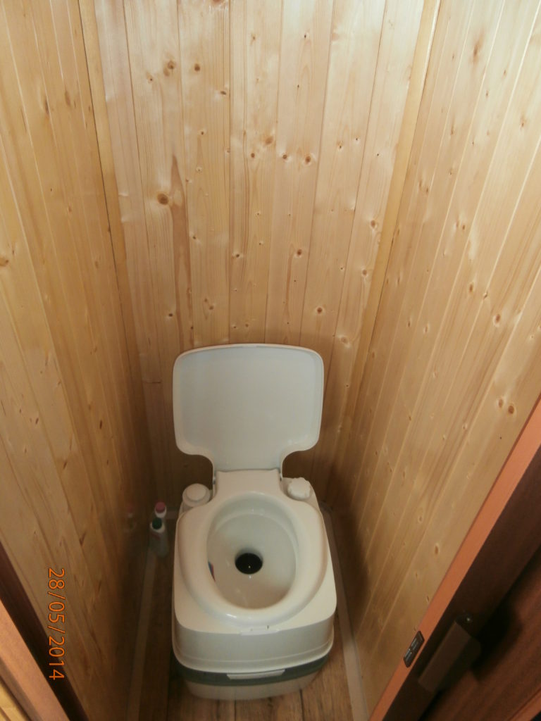 Půjčovna (pronájem) hausbótů na Baťově kanále a řece Moravě