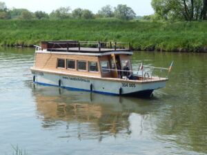 Půjčovna (pronájem) hausbótů na Baťově kanále a řece Moravě