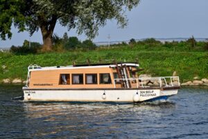 Půjčovna (pronájem) hausbótů na Baťově kanále a řece Moravě