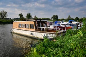 Půjčovna (pronájem) hausbótů na Baťově kanále a řece Moravě