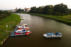 Půjčovna hausbótů na Baťově kanálu a řece Moravě