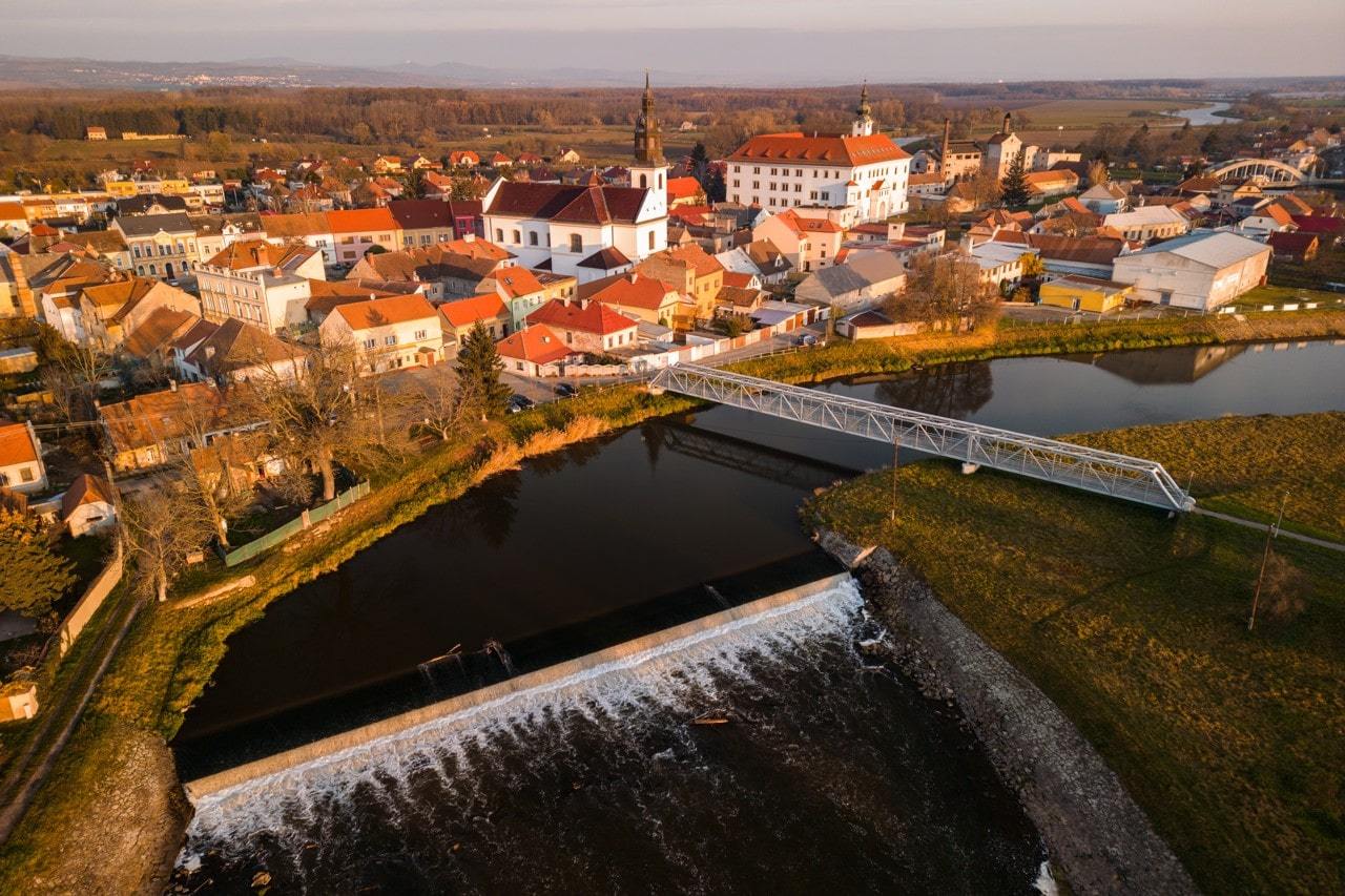 Půjčovna hausbótů na Baťově kanálu a řece Moravě