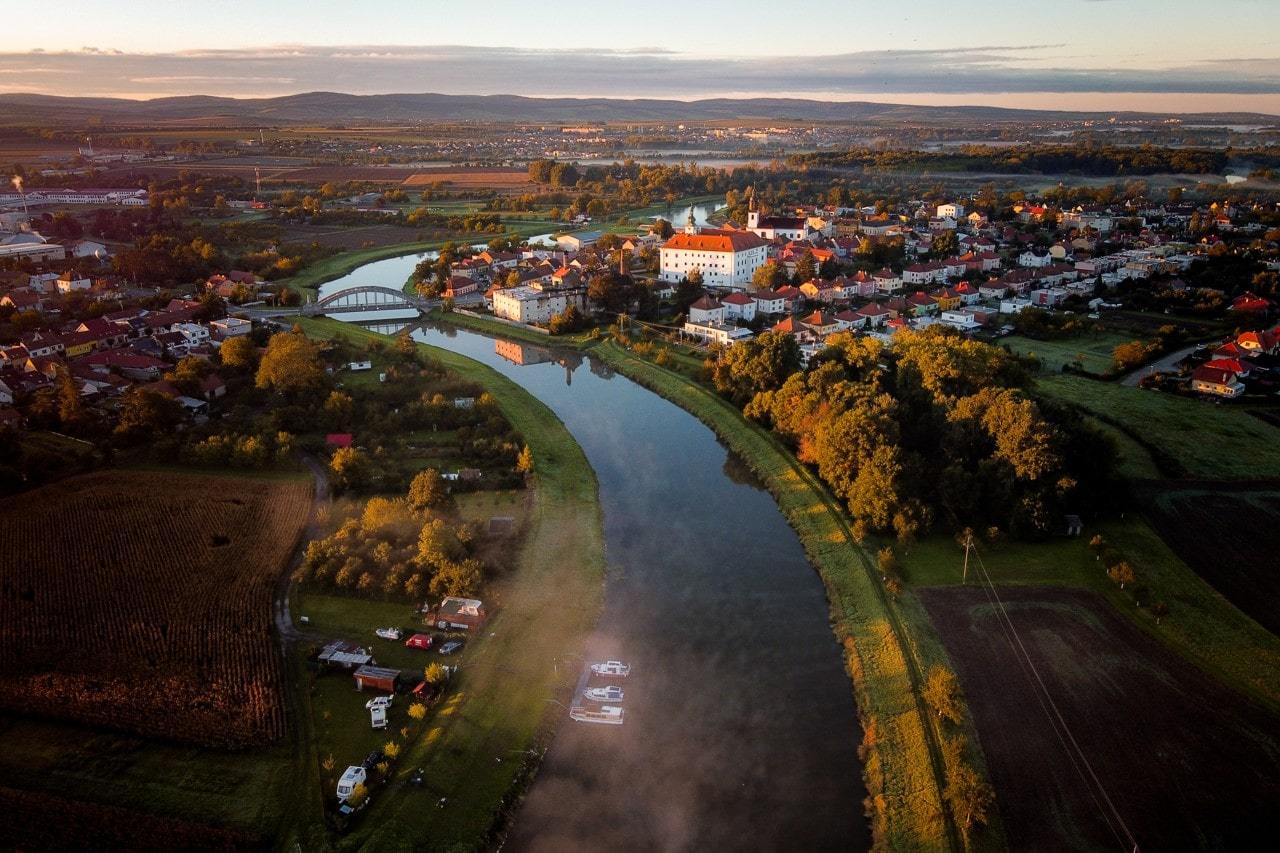 Půjčovna hausbótů na Baťově kanálu a řece Moravě