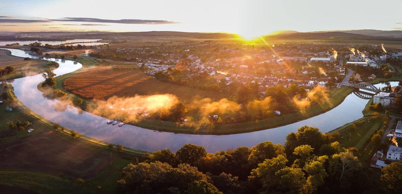 Půjčovna hausbótů na Baťově kanálu a řece Moravě