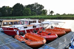 Půjčovna motorových člunů na Baťově kanále a řece Moravě
