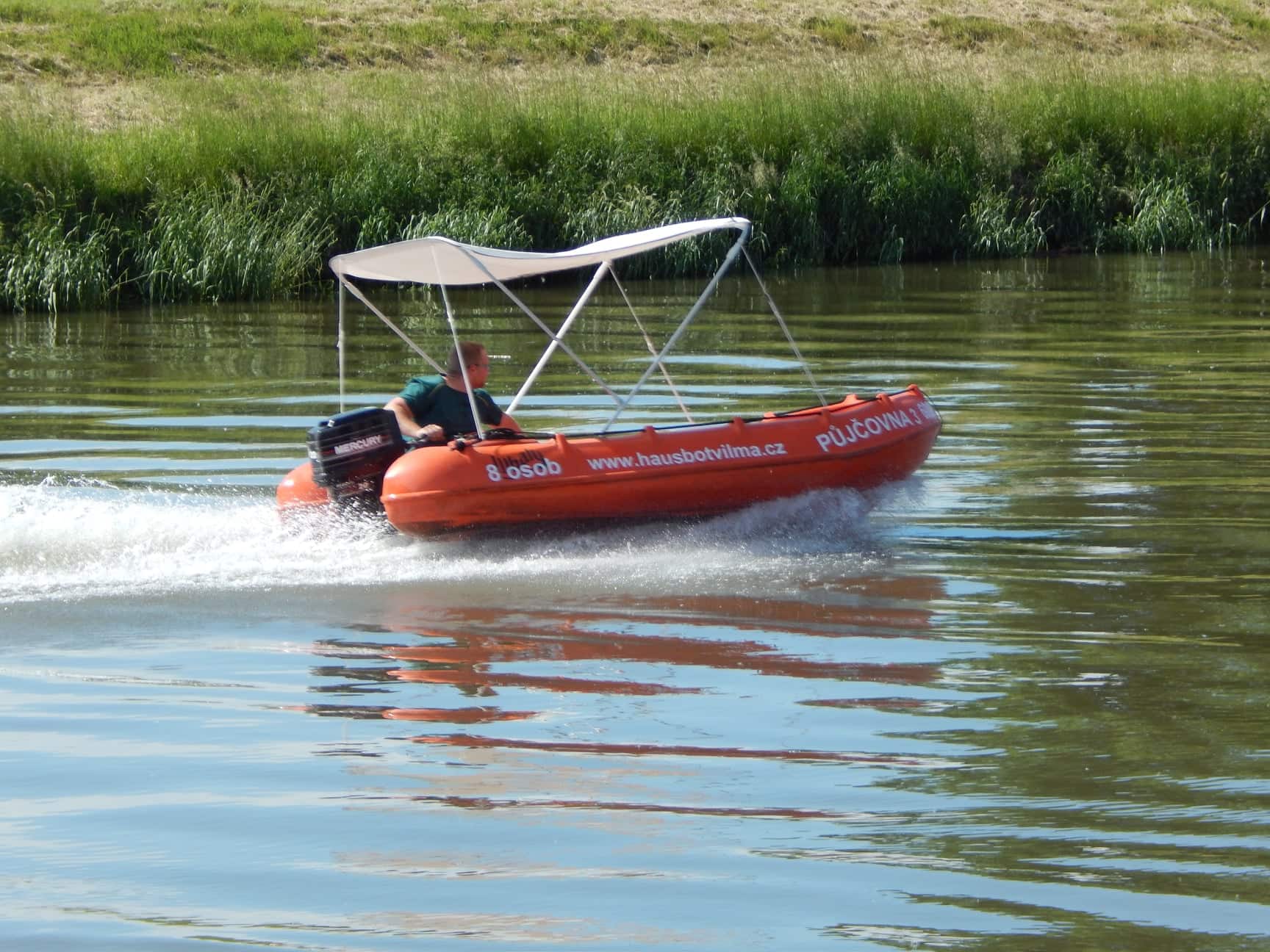 Půjčovna motorových člunů na Baťově kanále a řece Moravě