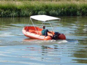 Půjčovna motorových člunů na Baťově kanále a řece Moravě
