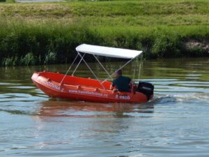 Půjčovna motorových člunů na Baťově kanále a řece Moravě