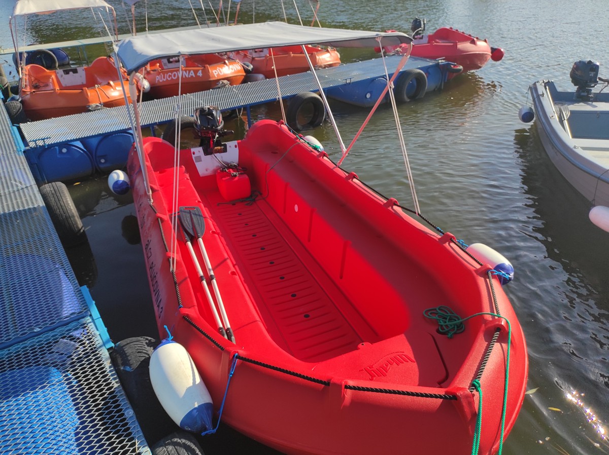 Půjčovna motorových člunů na Baťově kanále a řece Moravě