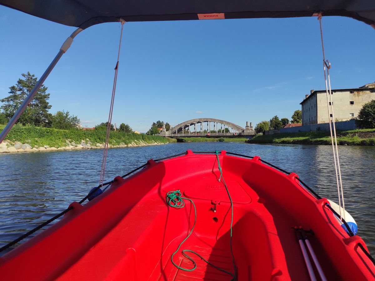 Půjčovna motorových člunů na Baťově kanále a řece Moravě
