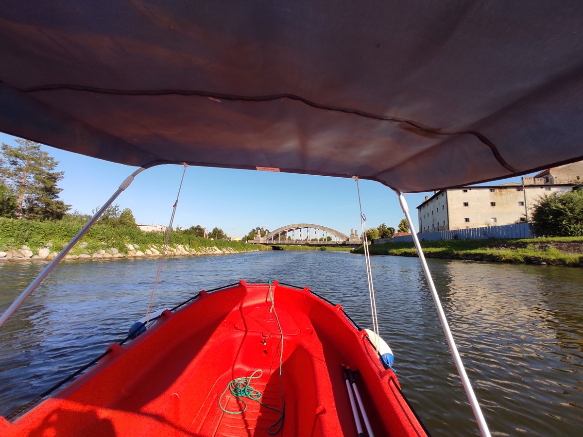 Půjčovna motorových člunů na Baťově kanále a řece Moravě