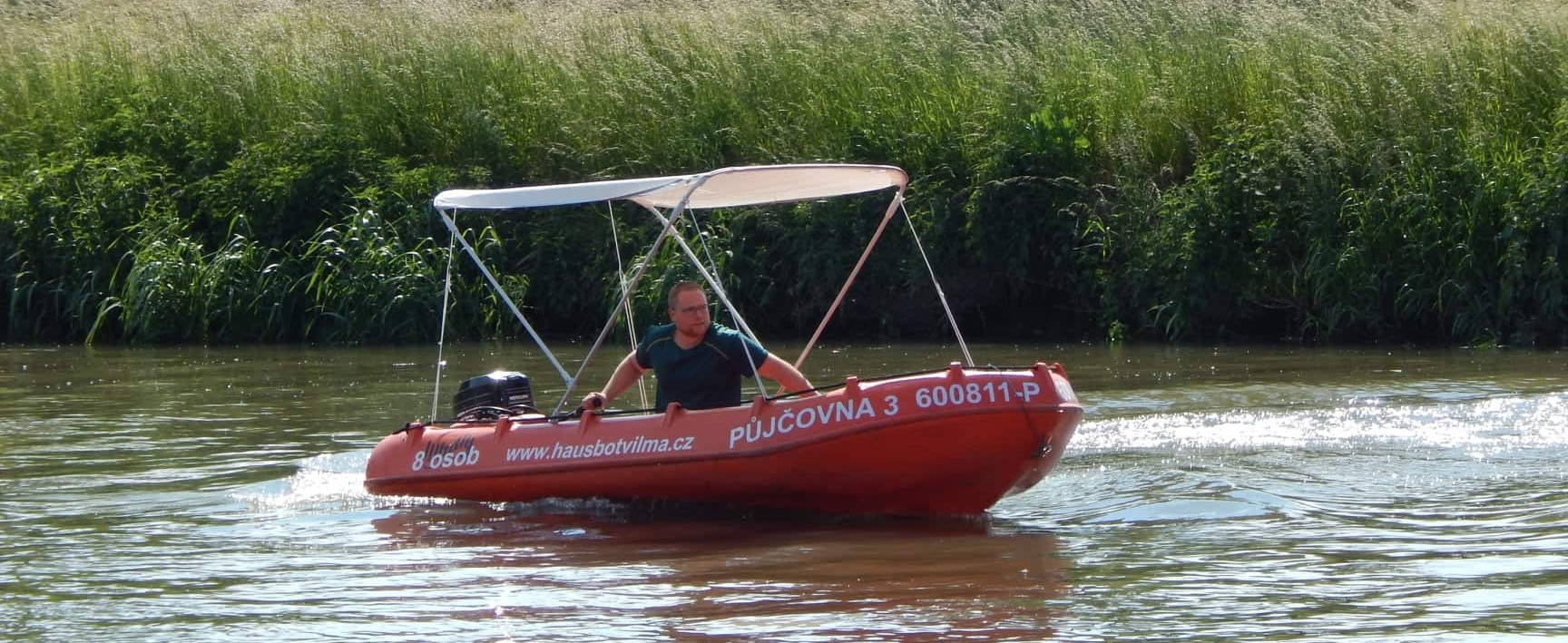 Půjčovna motorových člunů na Baťově kanále a řece Moravě