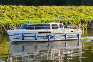 Půjčovna (pronájem) hausbótů na Baťově kanále a řece Moravě - hausbot Isabela