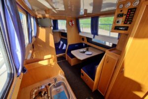 Půjčovna (pronájem) hausbótů na Baťově kanále a řece Moravě - hausbot Isabela