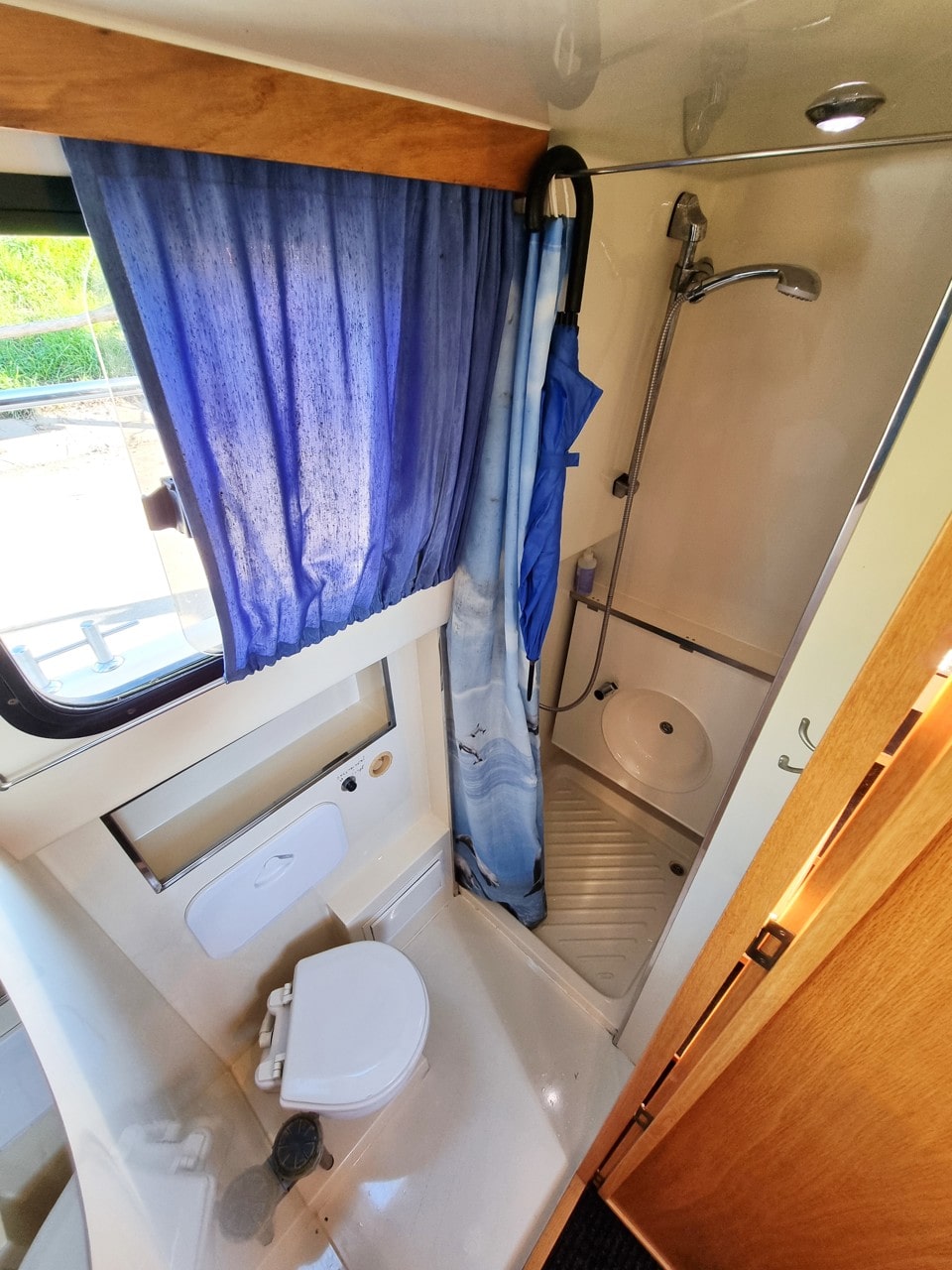 Půjčovna (pronájem) hausbótů na Baťově kanále a řece Moravě - hausbot Isabela