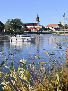 Půjčovna (pronájem) hausbótů na Baťově kanále a řece Moravě - hausbot Isabela