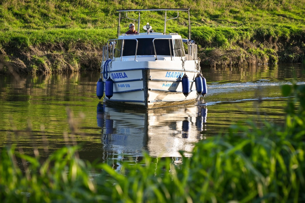 Půjčovna (pronájem) hausbótů na Baťově kanále a řece Moravě - hausbot Isabela