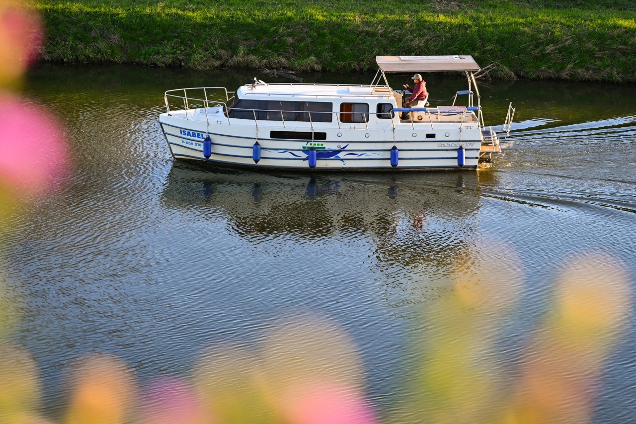 Půjčovna (pronájem) hausbótů na Baťově kanále a řece Moravě - hausbot Isabela