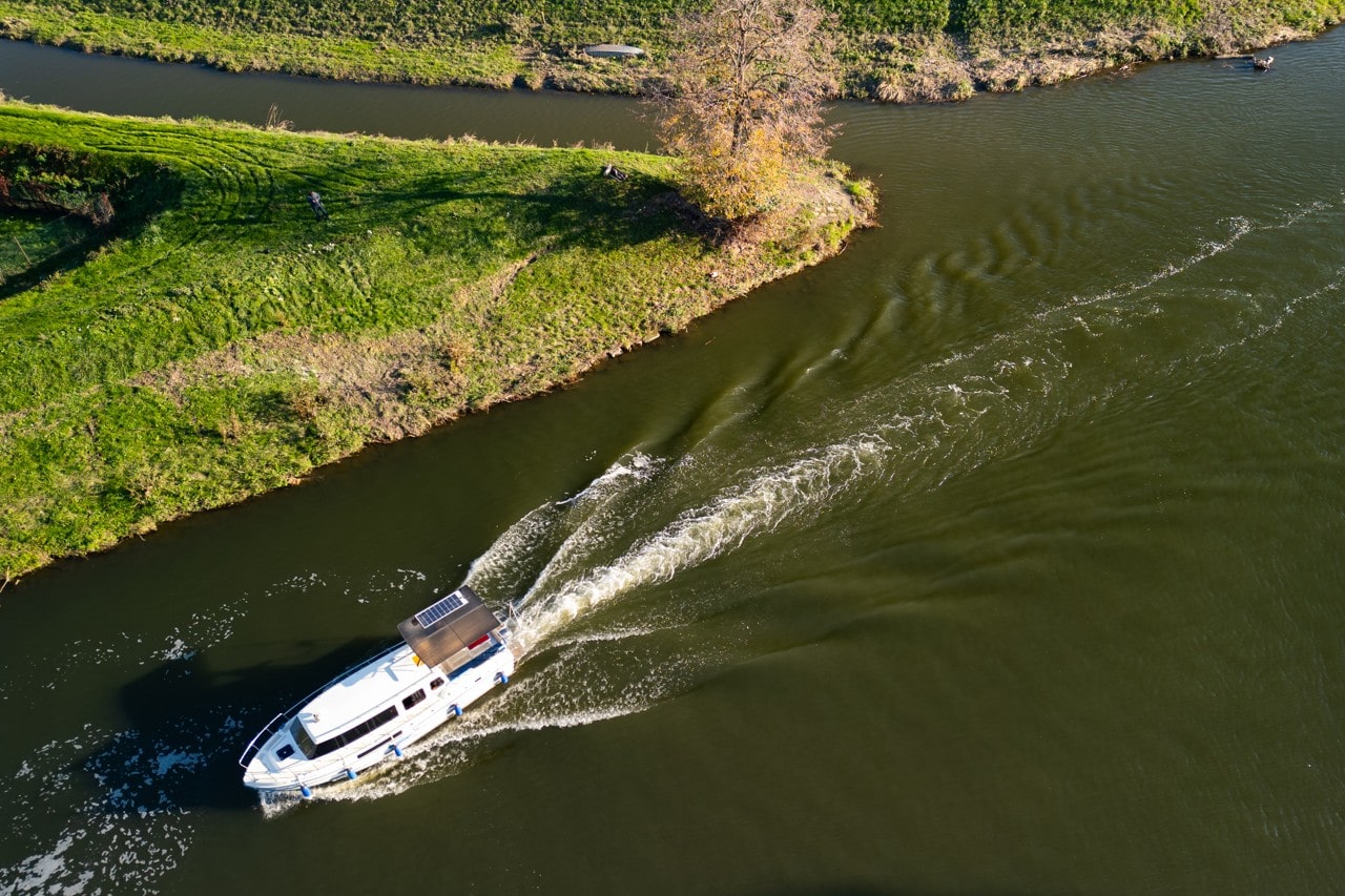 Půjčovna (pronájem) hausbótů na Baťově kanále a řece Moravě - hausbot Isabela
