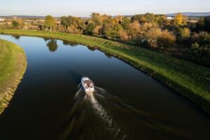 Půjčovna (pronájem) hausbótů na Baťově kanále a řece Moravě - hausbot Isabela