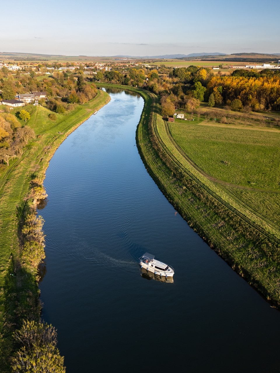Půjčovna (pronájem) hausbótů na Baťově kanále a řece Moravě - hausbot Isabela