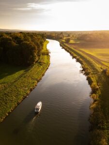 Půjčovna (pronájem) hausbótů na Baťově kanále a řece Moravě - hausbot Isabela