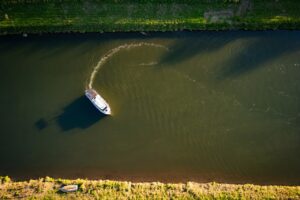 Půjčovna (pronájem) hausbótů na Baťově kanále a řece Moravě - hausbot Isabela