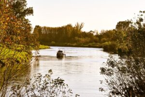 Půjčovna (pronájem) hausbótů na Baťově kanále a řece Moravě - hausbot Isabela