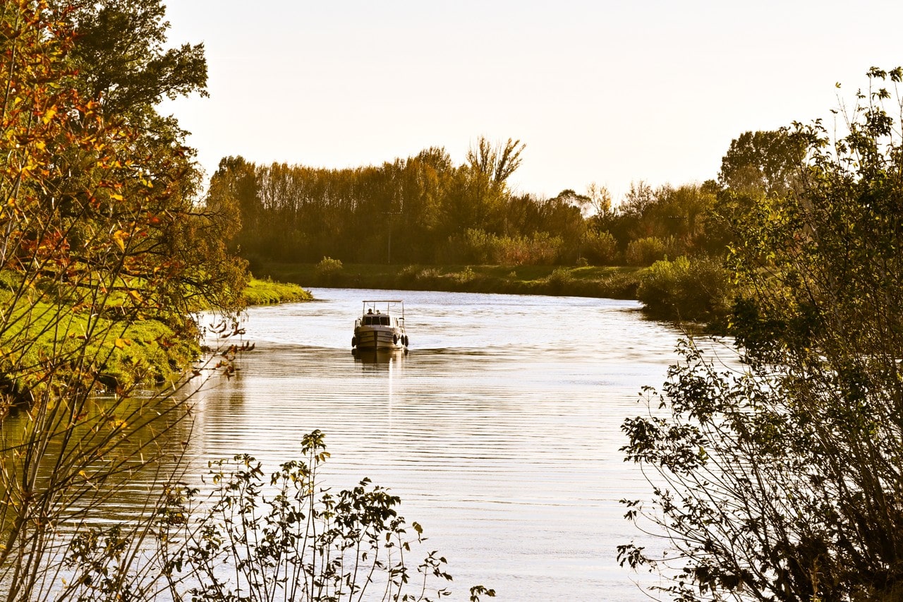 Půjčovna (pronájem) hausbótů na Baťově kanále a řece Moravě - hausbot Isabela