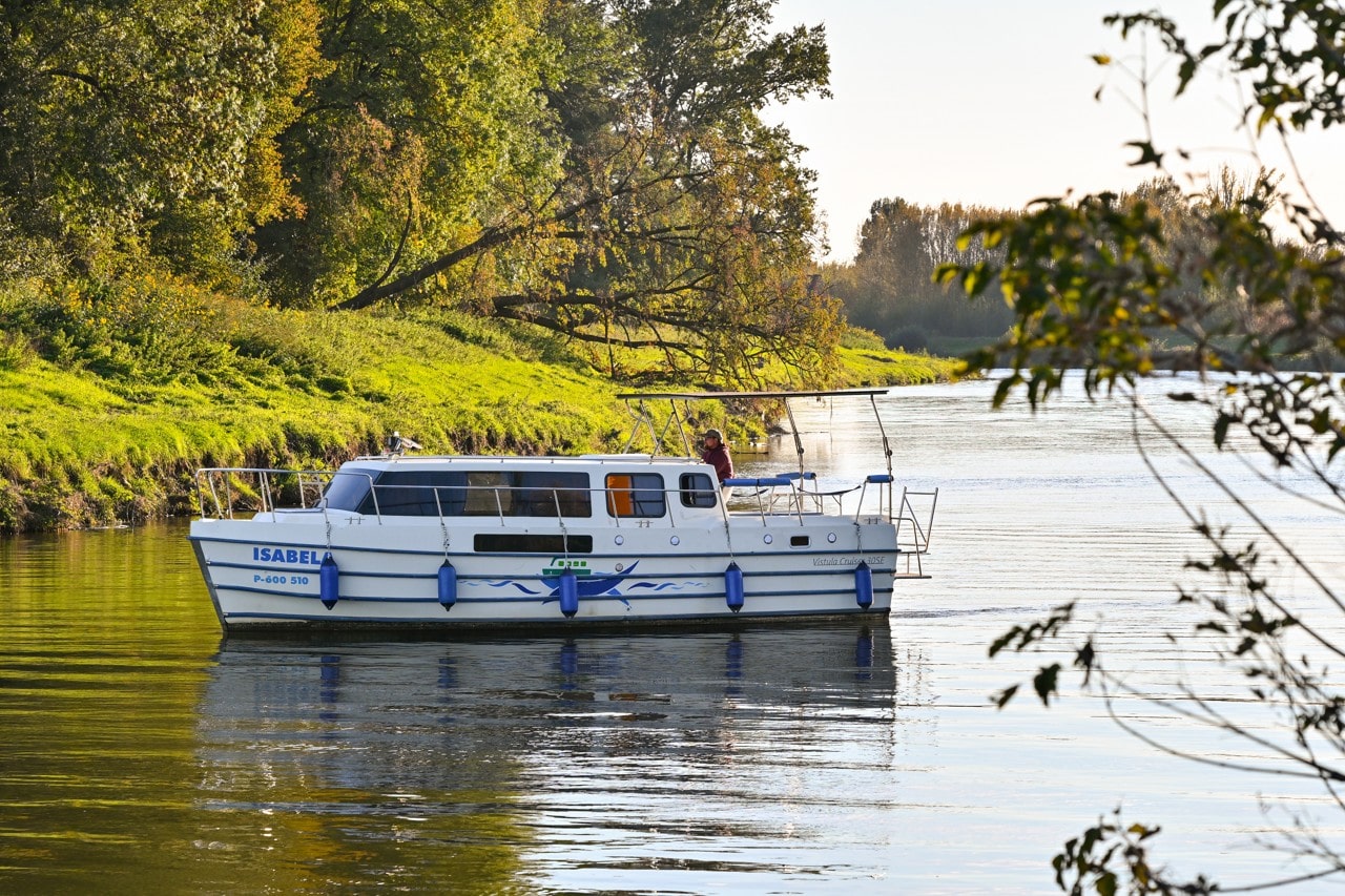 Půjčovna (pronájem) hausbótů na Baťově kanále a řece Moravě - hausbot Isabela