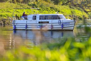 Půjčovna (pronájem) hausbótů na Baťově kanále a řece Moravě - hausbot Isabela
