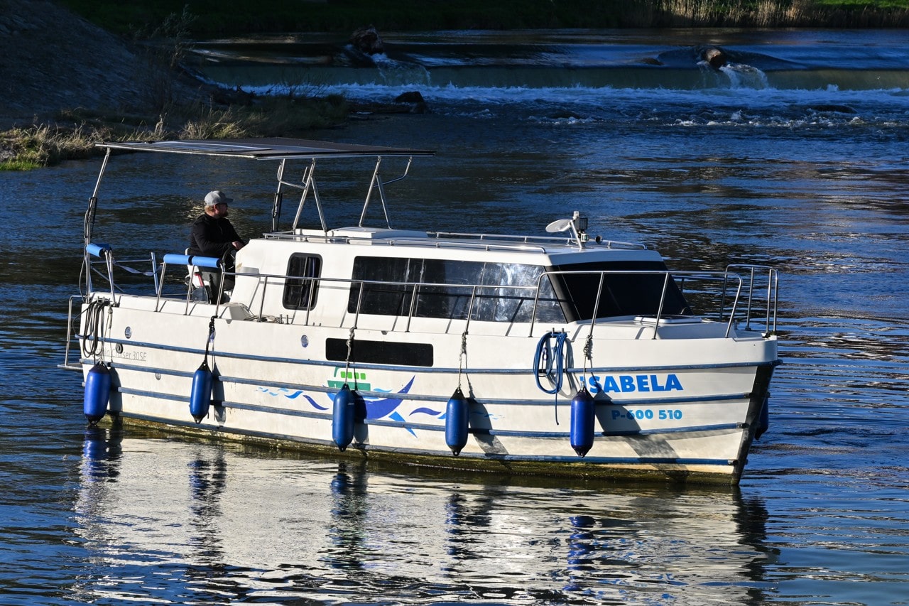 Půjčovna (pronájem) hausbótů na Baťově kanále a řece Moravě - hausbot Isabela